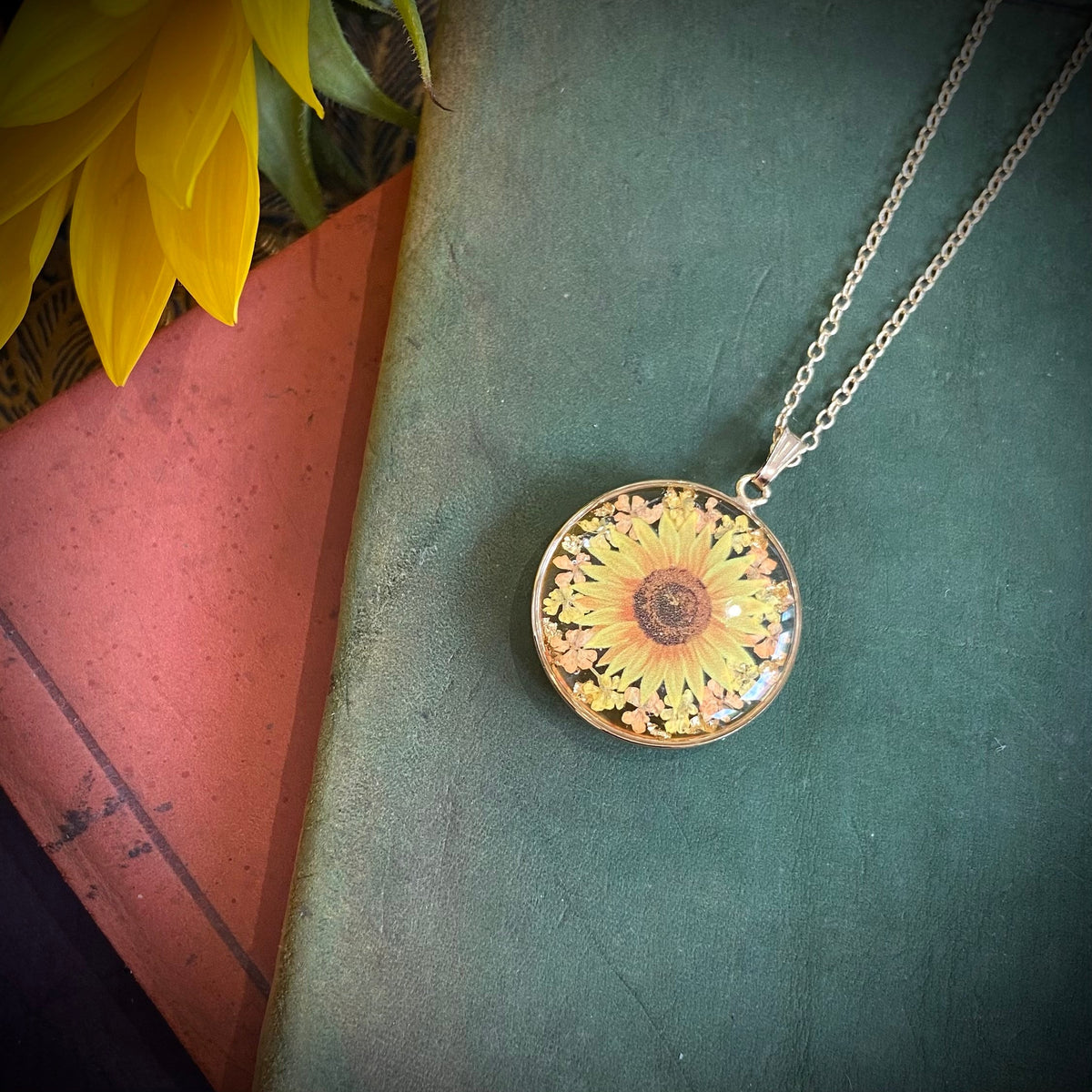 Gold full sunflower necklace